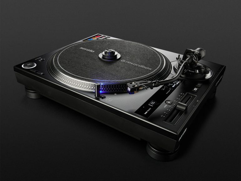 Pioneer DJ Unveils Innovative PLX-CRSS12 A Groundbreaking Digital-Analog Hybrid Turntable