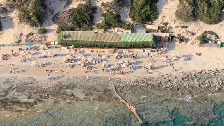 sa-trinxa-beach-bar-ibiza-djs-banned_2025.jpg