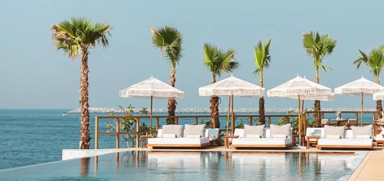 1730644999808_be-beach-restaurant-bar-dubai-home-beach_dining_01_1