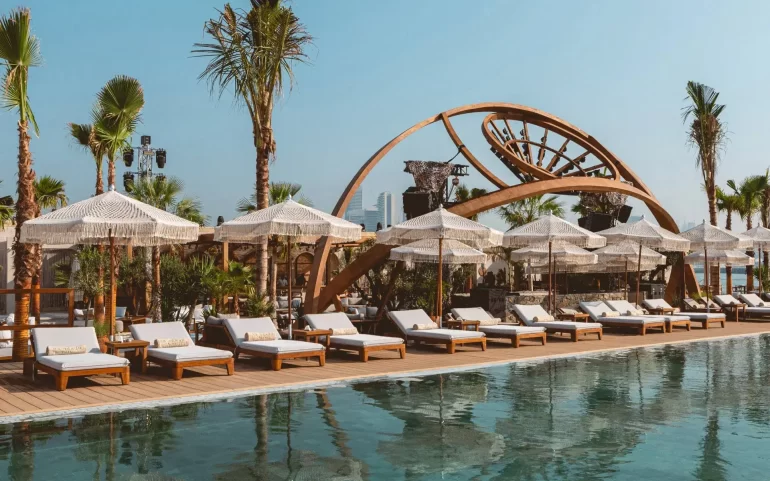 be-beach-restaurant-bar-dubai-beach-pool-experience.jpg