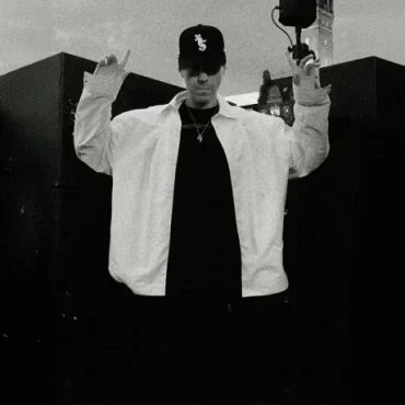 adam_port_scorpios_mykonos_2026_vip_reservations_sea_water_transfers_08-16