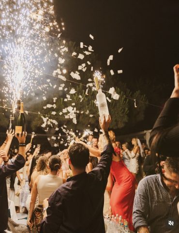 interni_mykonos_2026_vip_table_reservations_party_transfers_restaurant_4