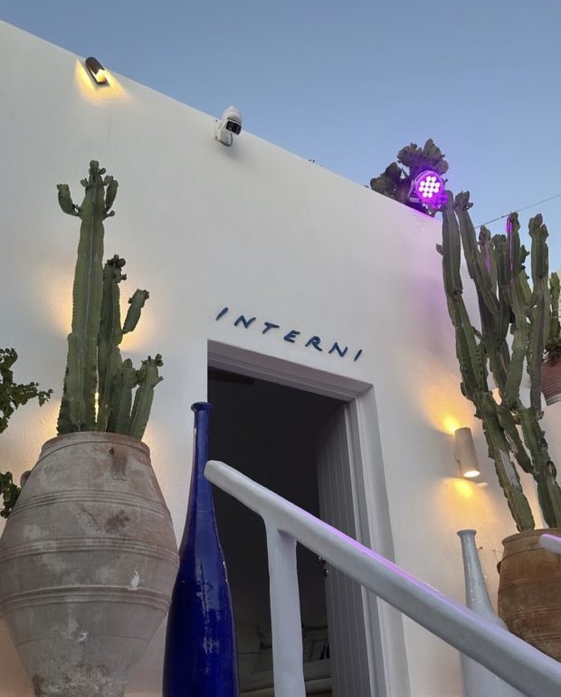 interni_mykonos_2026_vip_table_reservations_party_transfers_restaurant_2
