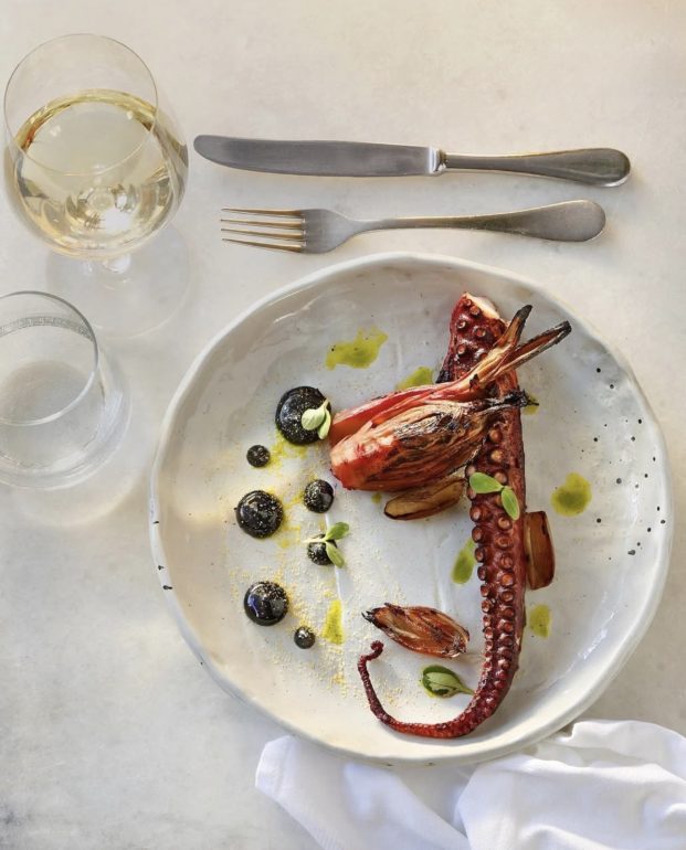 interni_mykonos_2026_vip_table_reservations_party_transfers_restaurant_3