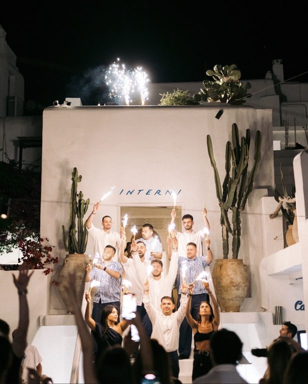 interni_mykonos_2026_vip_table_reservations_party_transfers_restaurant_6
